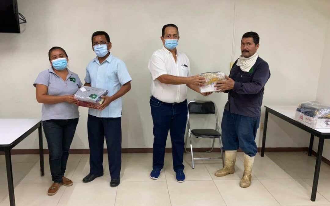 La UTCGG entrega uniformes a personal de mantenimiento